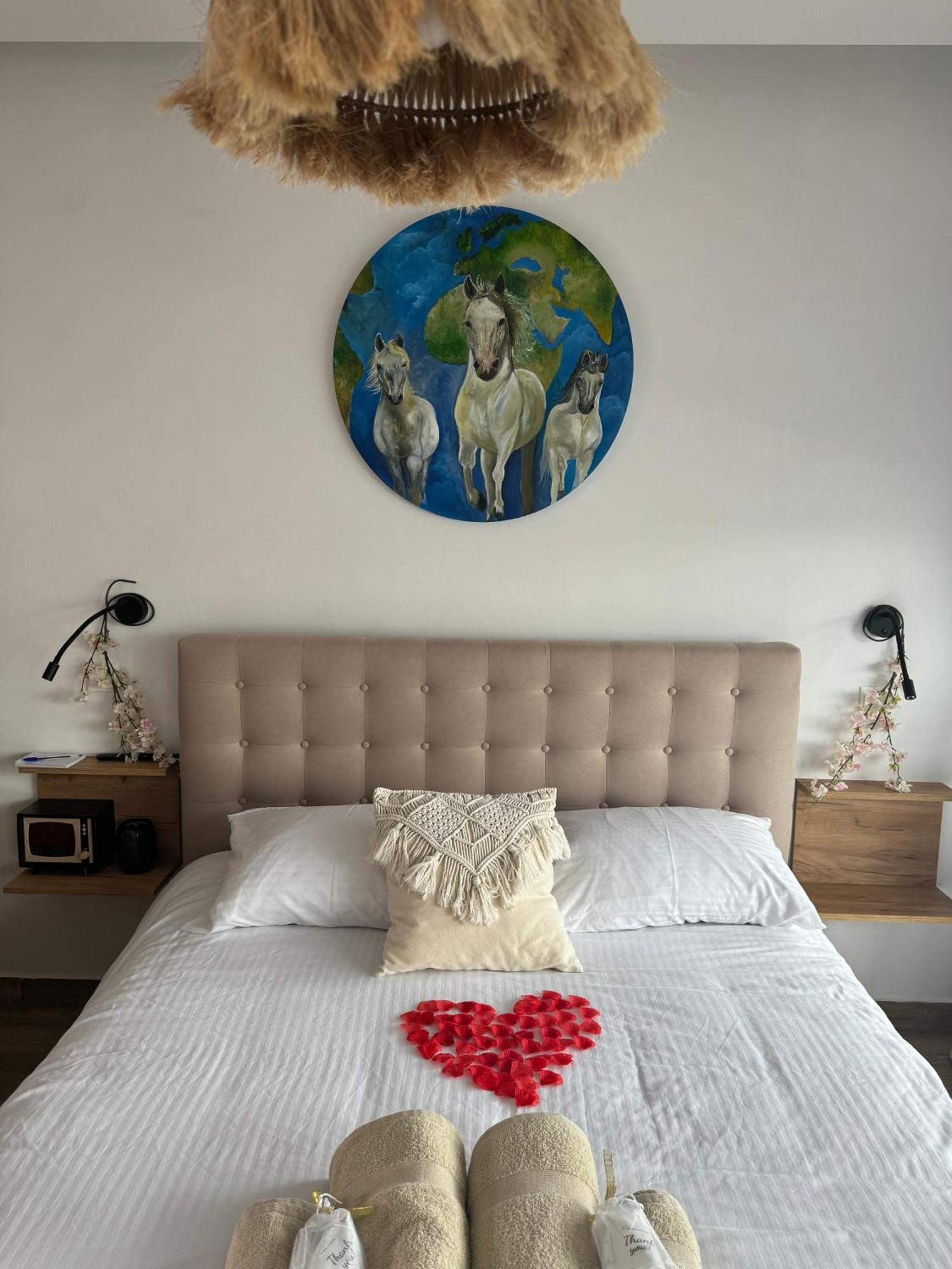 Bohemian Rhapsody Appartement Paphos Buitenkant foto