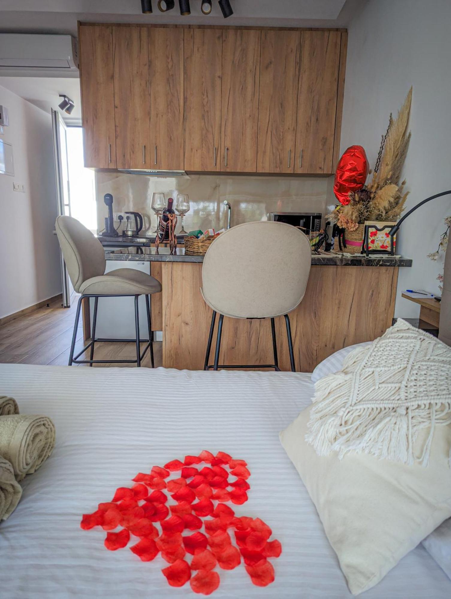 Bohemian Rhapsody Appartement Paphos Buitenkant foto