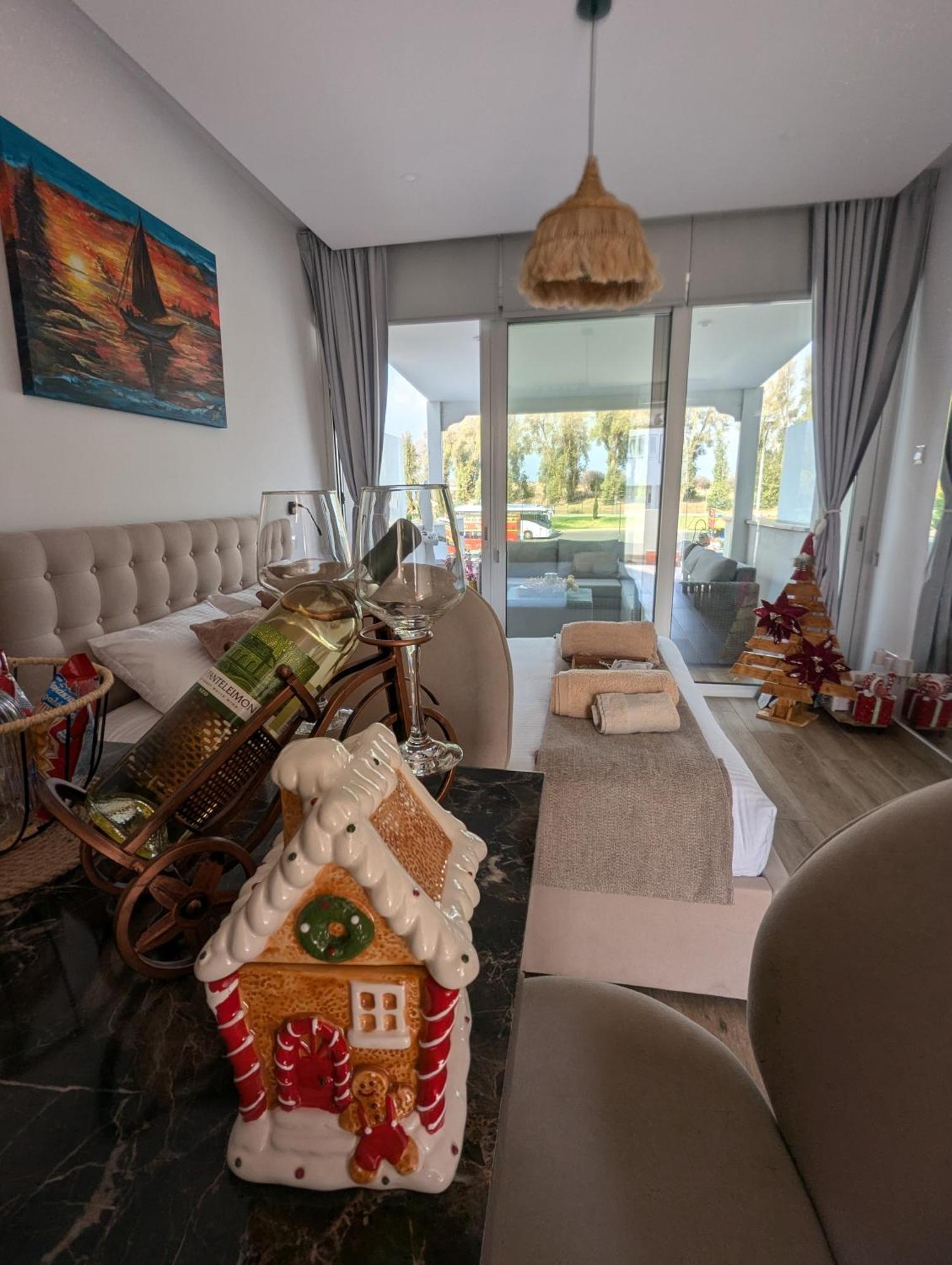 Bohemian Rhapsody Appartement Paphos Buitenkant foto