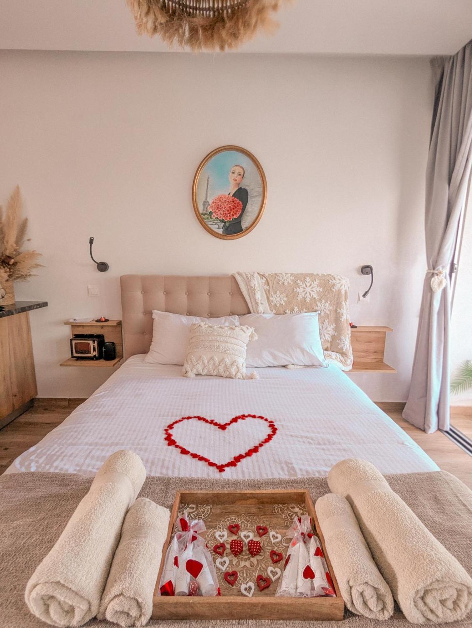 Bohemian Rhapsody Appartement Paphos Buitenkant foto